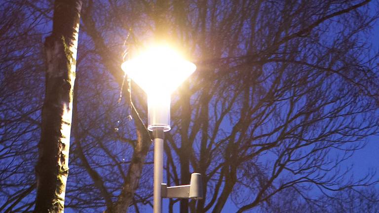 Politie kan dankzij felle straatverlichting in Oosterhout tijdens de carnaval opstootjes sneller signaleren.