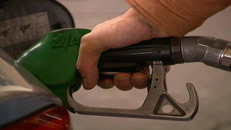 De man beweert dat hij met zijn auto zonder benzine staat (archieffoto)
