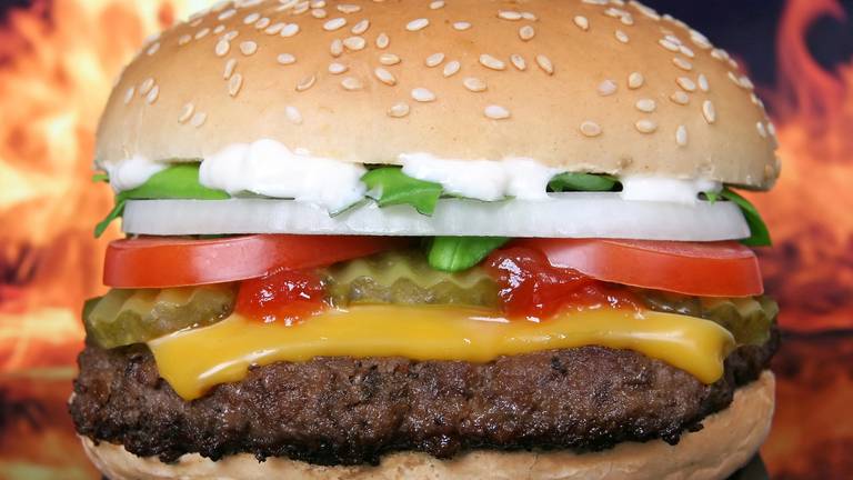 Robert Burger wil lekkerste hamburger van Nederland maken (Archieffoto willekeurige hamburger)