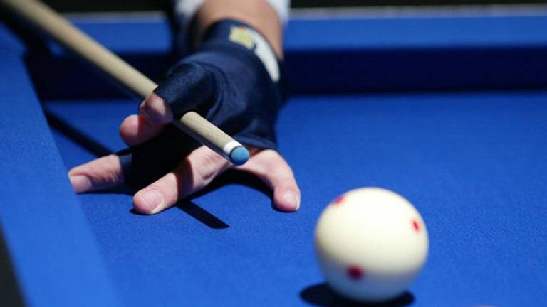 In het buurthuis 'In de boomtak' wordt fanatiek gebiljard