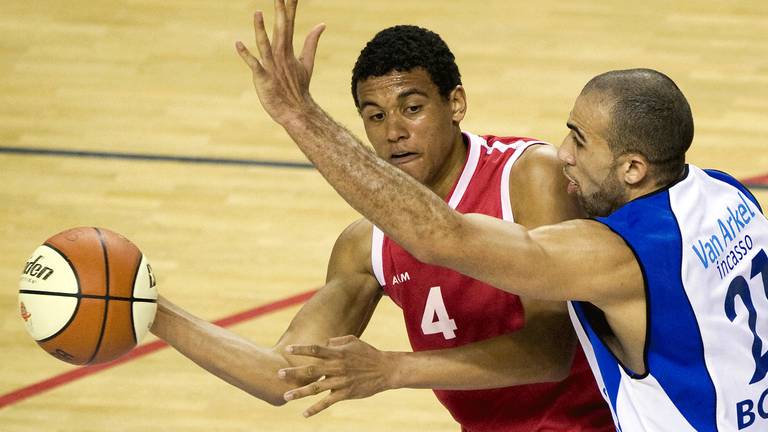 Dimeo van der Horst in actie (links, foto: ANP).