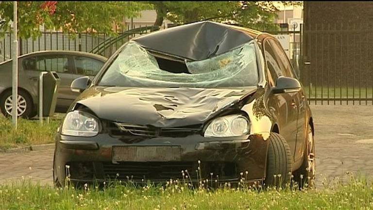 De auto van de doodrijder na het ongeluk