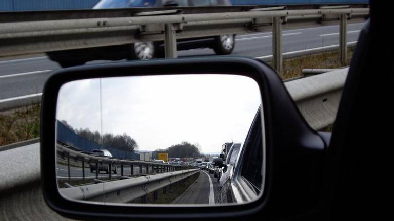 File op A67 na ongeluk ter hoogte van Geldrop (foto: Archief). 