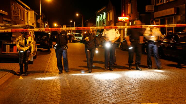 Politie-onderzoek na de schietpartij in Sint Willebrord (foto: Remco de Ruijter).