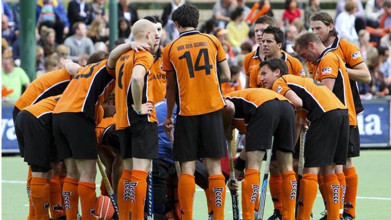 Oranje Zwart en EMHC stappen in huwelijksbootje