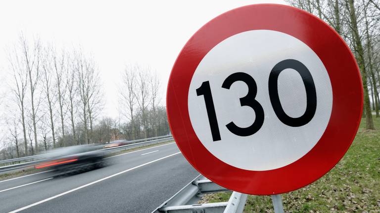 Op de A58 bij Oirschot mag je maximaal 130 kilometer per uur rijden (archieffoto)