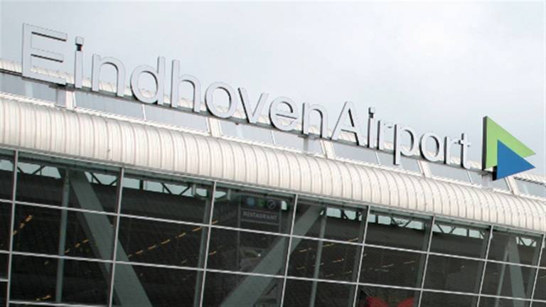 De verdachte bagage op Eindhoven Airport blijkt loos alarm, het vliegverkeer komt weer op gang.