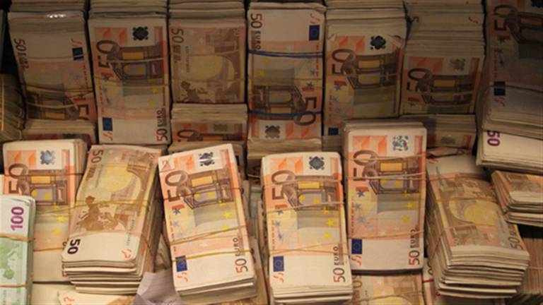 Tonnen aan contant geld in beslag genomen. (foto: archief).