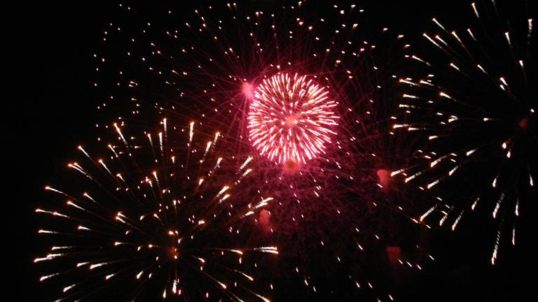 Brabanders Verkopen Eenvoudig Illegaal Vuurwerk Via Social Media Omroep Brabant