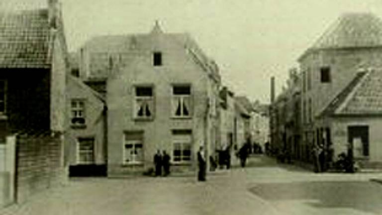 Het Burgemeester Loeffplein in oudere tijden (foto: Stadsarchief Den Bosch)