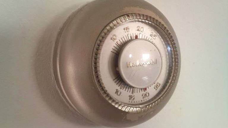 Overheid roept op thermostaat lager te zetten en doet dat zelf ook