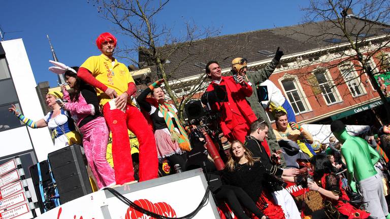 In Tilburg duurt carnaval volgend jaar een dag langer, hopen ze bij TROTS. (foto: Karin Kamp)