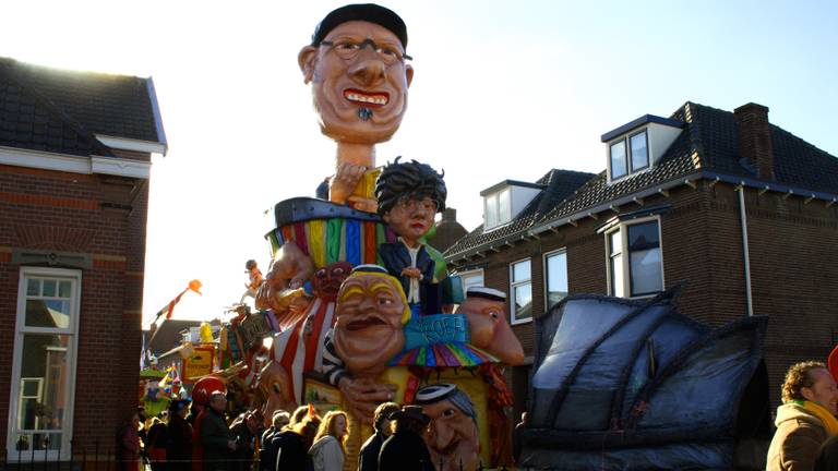 Geen carnavalsgedruis in de kerk, wel op straat in Raamsdonksveer (foto: archief).