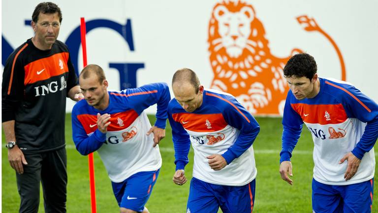 Luc van Agt (links) is ook al jaren actief bij het Nederlands elftal (foto: ANP).