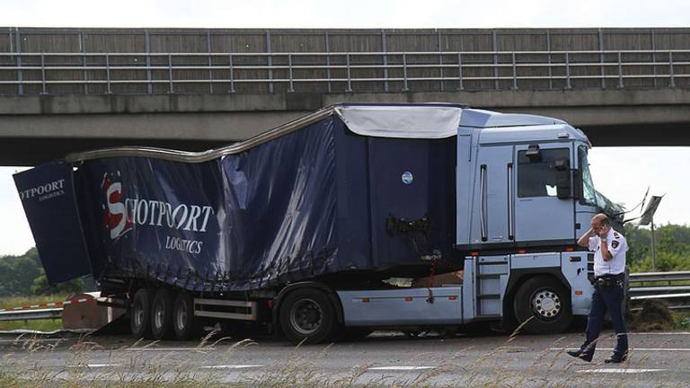 Het zwaarbeschadigde viaduct moet worden vervangen.