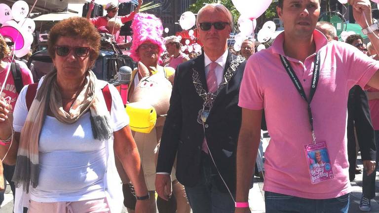 Burgemeester Noordanus op Roze maandag