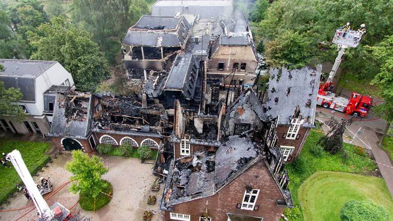 De ravage na de brand in het gemeentehuis. (Foto: ANP)