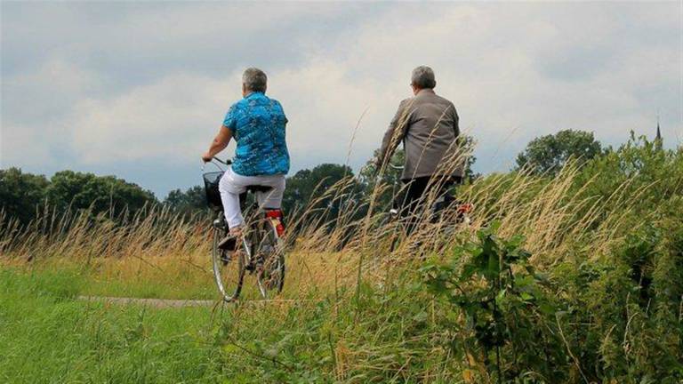 Fietser rijdt over A2 bij Eindhoven (Archieffoto).