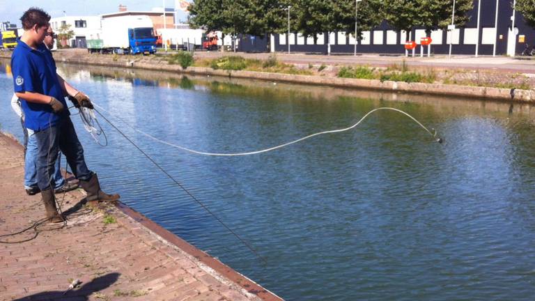 Een magneetvisser haalde een explosief uit het water (archieffoto). 