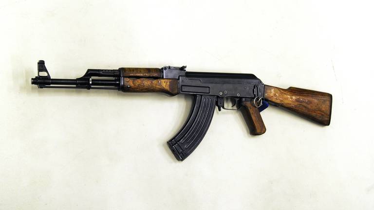 Een echte mitrailleur (ook verboden) (Foto: ANP)