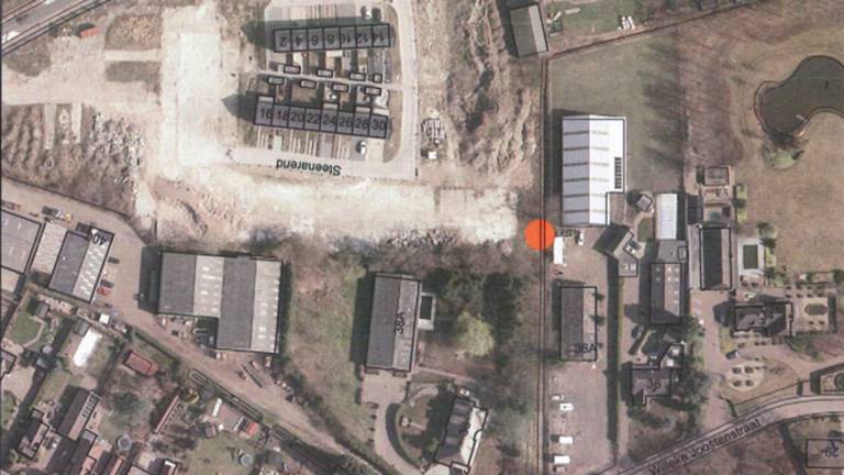 Bij de rode stip is de bodem vervuild