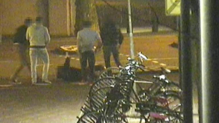 Beeld van de zware mishandeling.