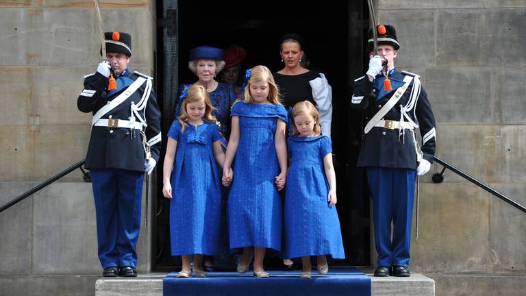 Koningin M xima draagt jurken van Jan Taminiau uit Goirle Omroep