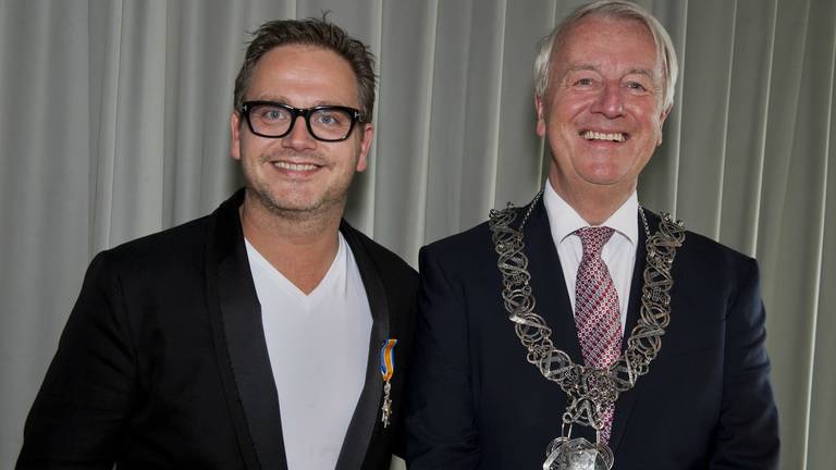 Guus Meeuwis en burgemeester Noordanus
