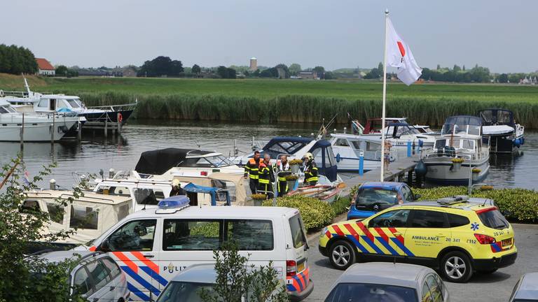 Man gewond na explosie op boot. (Foto: Remco de Ruijter)