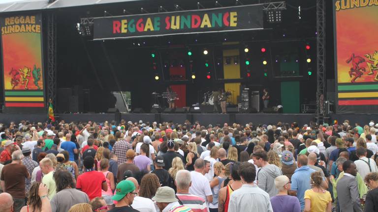 Genieten bij Reggae Sundance 2013. (Foto: Fons Hendriks/Hendriks Multimedia)