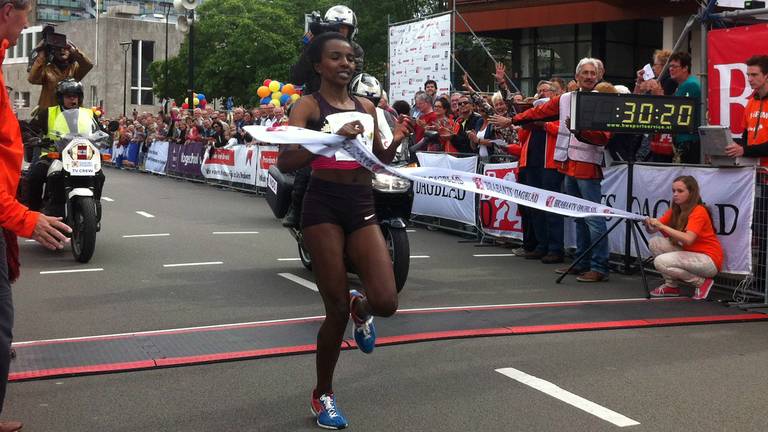 Tirunesh Dibaba zet parcoursrecord