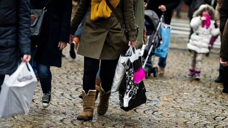 Winkeliers kunnen vaak ongestraft langer open blijven (foto: ANP)
