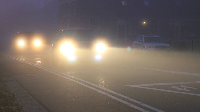 Het verkeer kan donderdagochtend last hebben van dichte mist. Archieffoto (foto: Ab Donker)