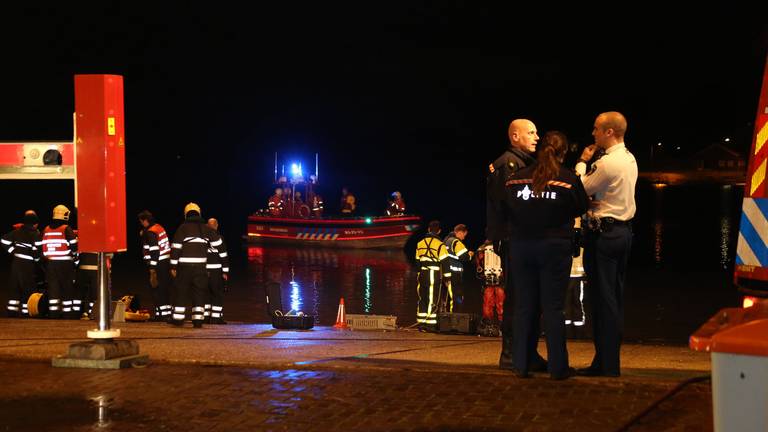 Auto te water, moeder overleden in Sprang-Capelle (foto: Erik Haverhals/FPMB).