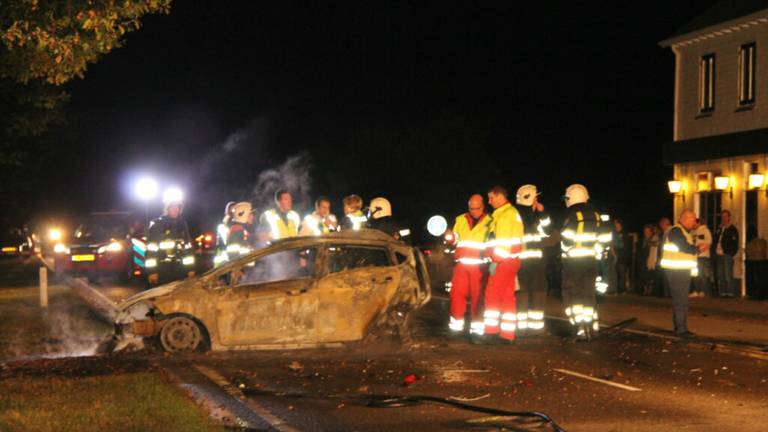 Auto vloog in brand vlak na het ongeluk