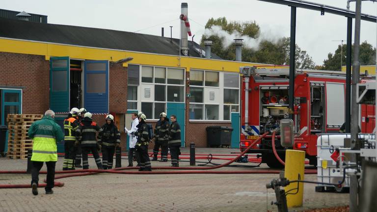 Medewerkers voorkomen grote brand bij Sanders in Vlijmen (Foto: Martijn van Bijnen/FPMB)