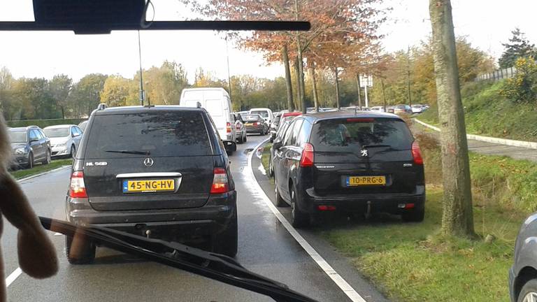 Ook vorige jaren was het druk op de weg als de preProloog plaatsvond. (Foto: Celine Otten)