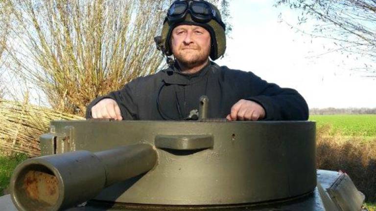 Frank Kastelein van Fort de Hel krijgt een Russische tank