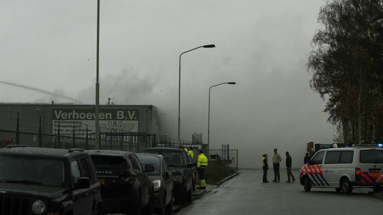Brand bij Verhoeven BV in Breda. foto Alexander Vingerhoeds/Obscura Foto