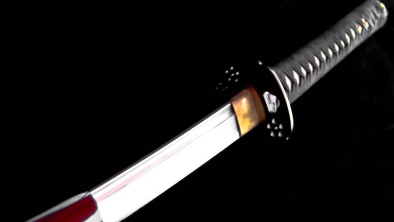 De man had een samoeraizwaard bij zich.