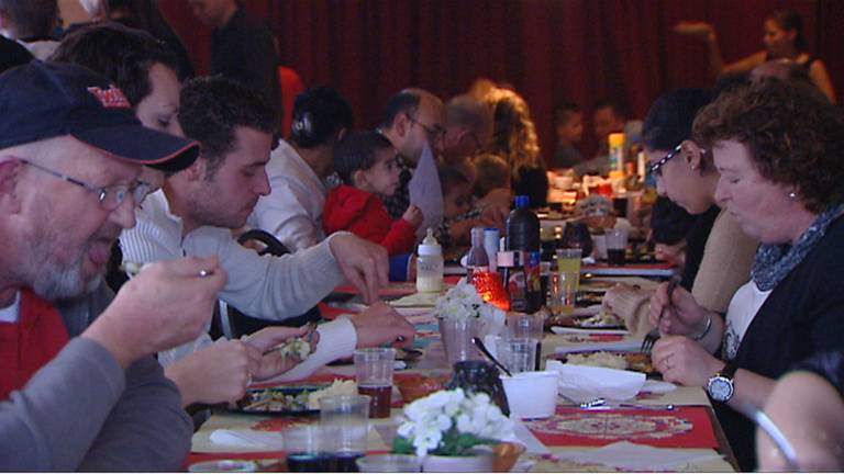 Tachtig minderbedeelden krijgen kerstmaaltijd in Lierop