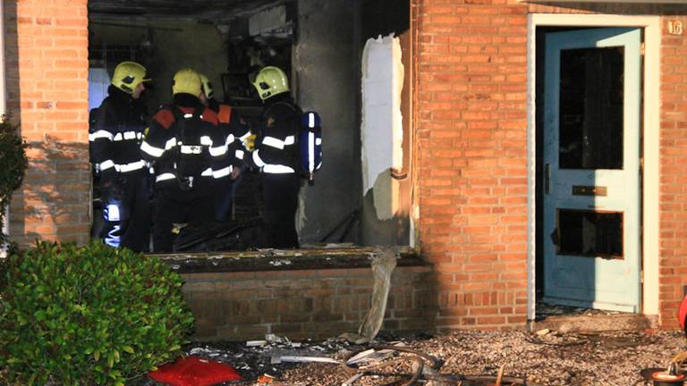 Explosie verwoest woning in Brantstraat Helmond