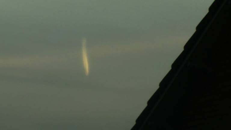 Deze meteoor (?) werd zondag gezien in Helmond (foto: Annedushi)
