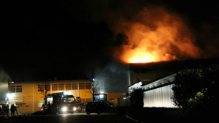 Botenloods aan de Rivierkade in Geertruidenberg afgebrand