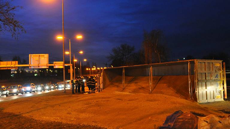 Verkeer bij de Berenkuil in Eindhoven staat muurvast