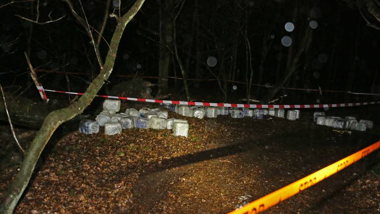Honderd Vaten Drugsafval Gevonden In Bos Bij Tilburg En Loon Op Zand Omroep Brabant