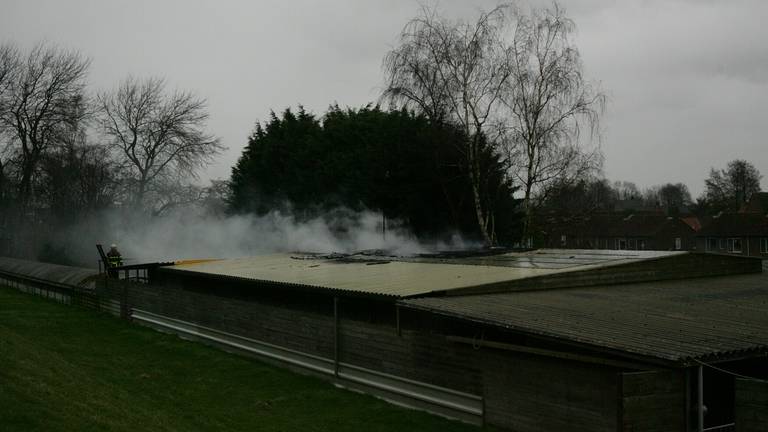 Brand in een hondenkennel (foto: Alexander Vingerhoeds)