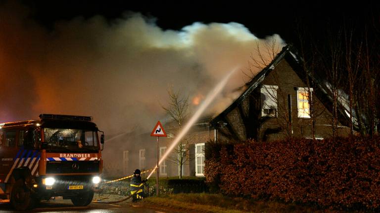 Uitslaande Brand Verwoest Woonboerderij Heikantsebaan In Berkel-Enschot ...