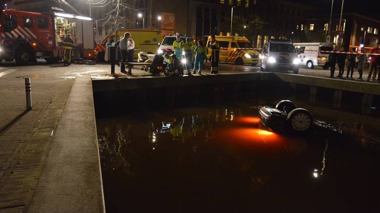 Auto in het water Breda 