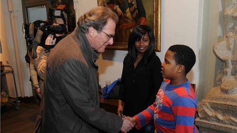 Burgemeesters Rombouts met Brandon (foto: Henk van Esch)